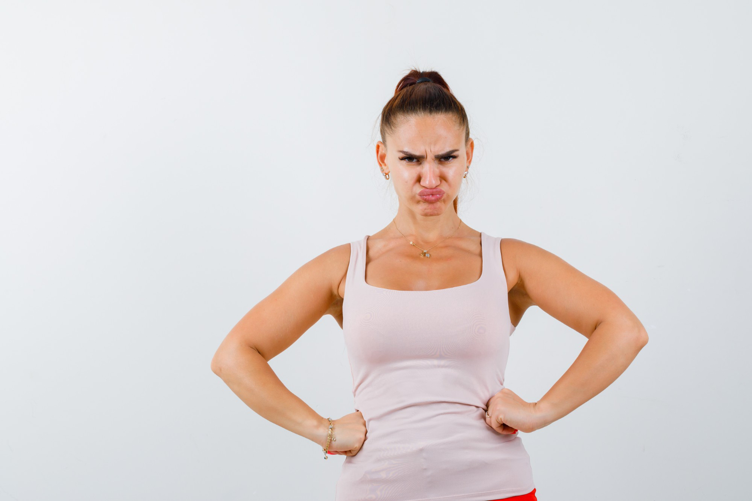 Retatrutyd na otyłość kobieta z nadwagą niezadowolona ze swojej sylwetki